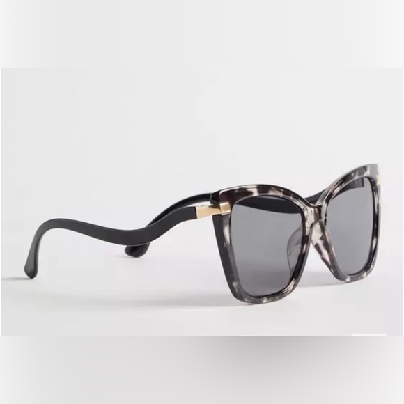 Torrid Cateye Smoke Lens Sunglass - Picture 3 of 5